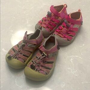 Kids Keens 2 pairs size 12 Toddler
